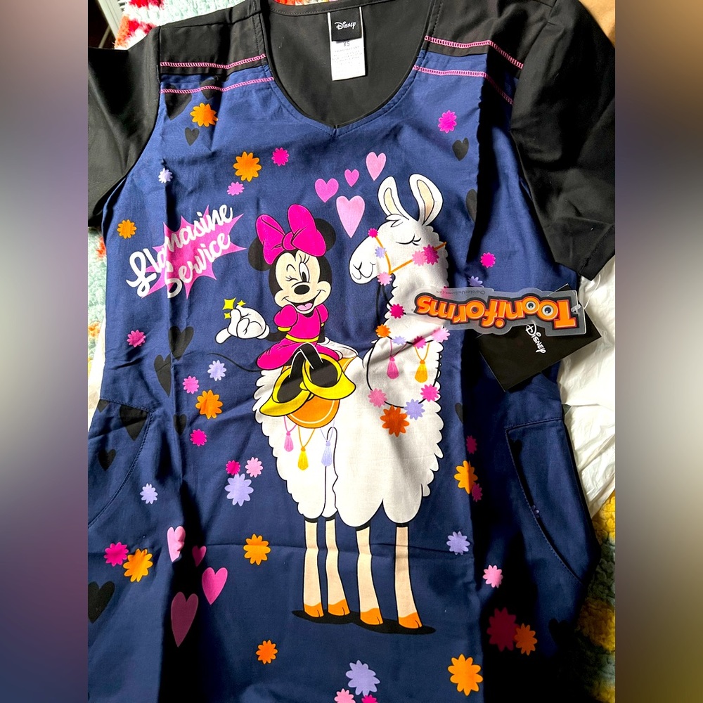 XS Disney Minnie Mouse scrub top